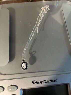 Silver Cameo Pendant Necklace - Classic Black & White 1508